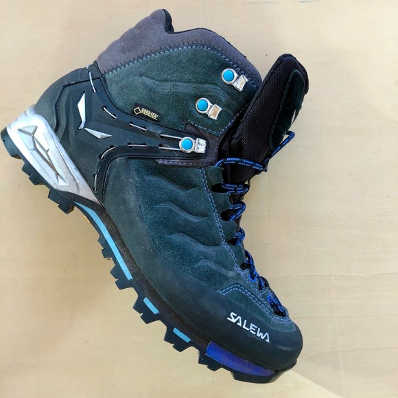 Salewa wm’s Mountain Trainer hiking boots - Picture 1 of 13